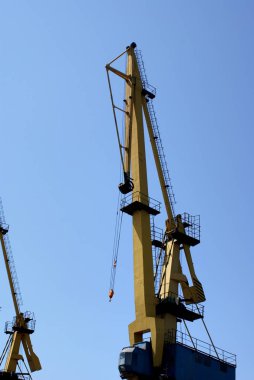 Köstence, Romanya-8 Ağustos 2015. Köstence 'nin ticari liman İskelesi, Karadeniz 'in en büyüğü.