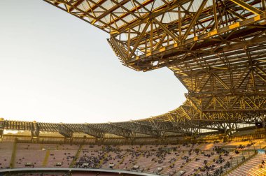 Napoli, İtalya - 8 Kasım 2015. Maç öncesi Stadio San Paolo üzerinde Pazar gün batımı Napoli - Udinese.