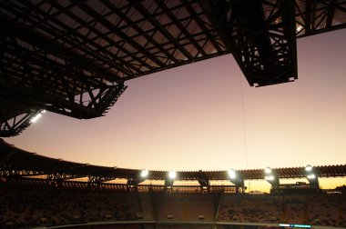 Maç öncesi Stadio San Paolo üzerinde Pazar gün batımı Napoli - Udinese.