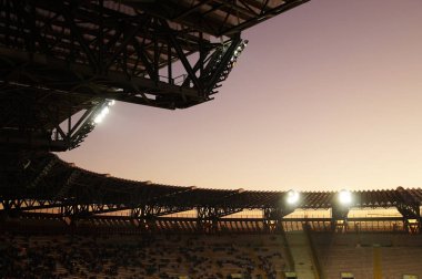 Maç öncesi Stadio San Paolo üzerinde Pazar gün batımı Napoli - Udinese.