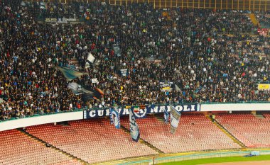 Napoli, İtalya - 8 Kasım 2015. Maç öncesi Stadio San Paolo üzerinde Pazar gün batımı Napoli - Udinese.