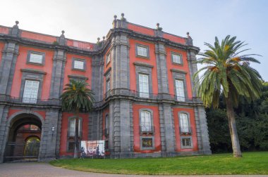 Napoli, İtalya - 12 Kasım 2015.Capodimonte Müzesi, Sanat hazineleri ile en önemli İtalyan müzelerinden biri olan Capodimonte Bourbon Sarayı'nda bulunan - Napoli kiliselerinden gelen resimler