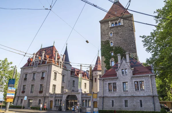 ローザンヌ スイス 2015年7月8日 ローザンヌ スイス の古い中世の城 シュトー ドゥシーは ホテルに改装されました — ストック写真