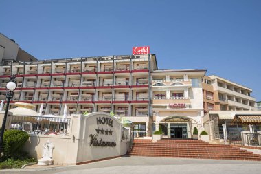 Golden Sands, Varna, Bulgaristan - 22 Mayıs 2016. Karadeniz üzerinde Golden Sand Plajı, Bulgaristan ve popüler yaz tatil güzel sahil. Arka plan Grifid - Vistamar oteldir.