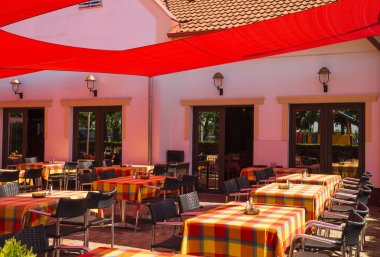 Gündüz vakti boş kafenin içi