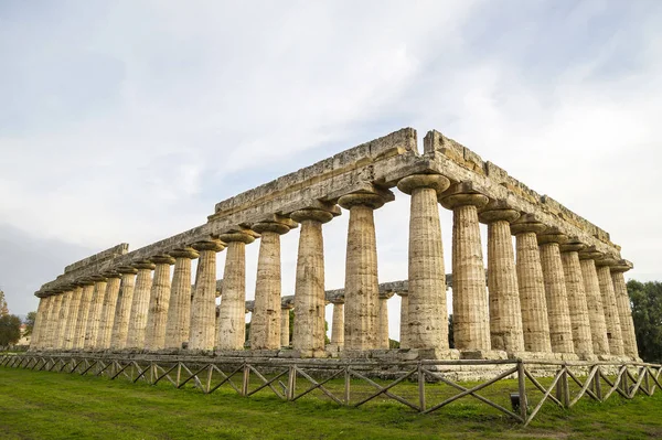 パエストゥム ユネスコ世界遺産の寺院を世界で最もよく保存された古代ギリシャ人の寺院のいくつかのギリシャ語 それはヘラ ポセイドン パエストゥム イタリアのセレスの約 つの寺院 — ストック写真