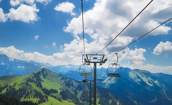 Hermoso Paisaje Verde Con Nubes Blancas Los Alpes Franceses Transporte — Foto de Stock