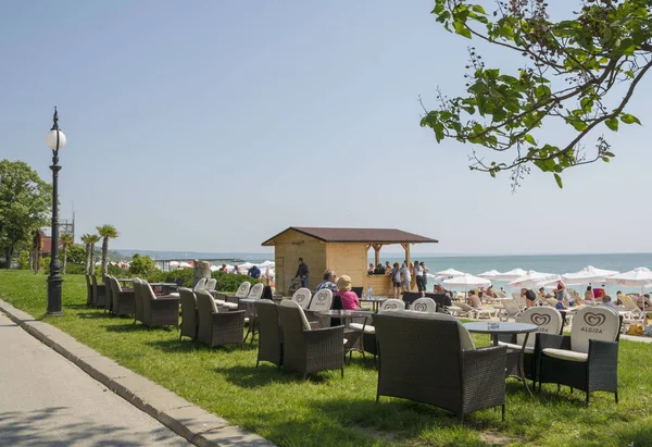 位于保加利亚金沙海滩上的黑海热门避暑胜地美丽的海滨 — 图库照片