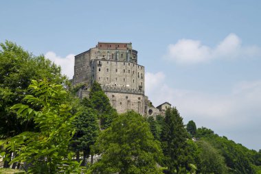 Heykeltıraş dei Monaci, Piyemonte, Kuzey İtalya Benedictine egemenliği altında Sacra di San Michele veya Saint Michael'ın Abbey ile dini kompleks.