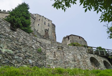 Heykeltıraş dei Monaci, Piyemonte, Kuzey İtalya Benedictine egemenliği altında Sacra di San Michele veya Saint Michael'ın Abbey ile dini kompleks.