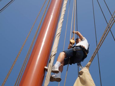 Köstence, Romanya - 30 Ağustos 2015. İnanılmaz yaz hafta sonu gezisi ve yelkenli gemi Adornate, Köstence, Romanya kıyıları ile Karadeniz'de unutulmaz macera.