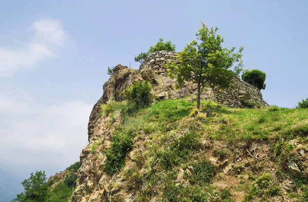 Prachtig Landschap Berg Pirchiriano Boven Het Dorp San Pietro Buurt — Stockfoto