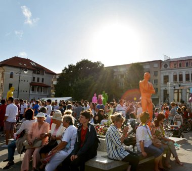Köstence, Romanya - 3 Eylül 2017. Fransa'dan Cie ilotopie Uluslararası Sokak Festivali 