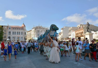 Constanta, Romanya-September3, 2017. Compania 9, Romanya 'dan Köstence 'deki Ovidius Meydanı 'nda Uluslararası sokak festivali 