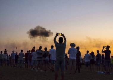 Tuzla, Köstence, Romanya-19 Ağustos 2017. Airshow Aeromania, Güney-Doğu Romanya 'da turistler kalabalık için inanılmaz Havacılık gösterisi ve üst yaz cazibe, Tuzla Aerodrome üzerinde.  