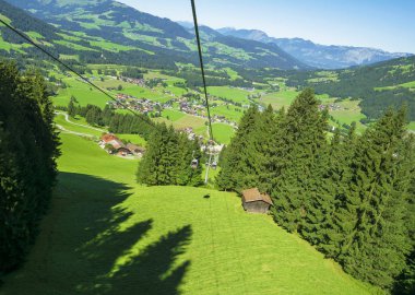 Westendorf, Brixental, Tyrol, Austria 'da teleferiğe yüksek yükseklik