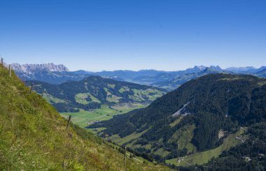 Güzel Brixen Vadisi ve Kitzbuhel Alpleri, Tirol, Avusturya