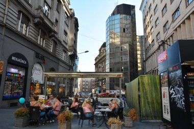 Belgrad, Sırbistan-13 Temmuz 2017. Knez Mihailova Caddesi veya Prince Michael Street, Belgrad kentinin en eski Caddesi ve ünlü turistler cazibe biri. 