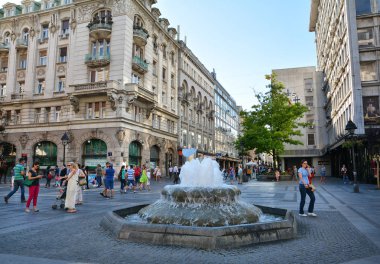Belgrad, Sırbistan-13 Temmuz 2017. Knez Mihailova Caddesi veya Prince Michael Street, Belgrad kentinin en eski Caddesi ve ünlü turistler cazibe biri.