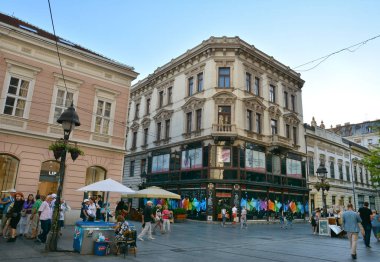 Belgrad, Sırbistan-13 Temmuz 2017. Knez Mihailova Caddesi veya Prince Michael Street, Belgrad kentinin en eski Caddesi ve ünlü turistler cazibe biri.