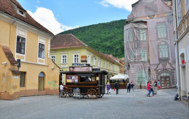 Brasov, Romanya-Mayıs, 2018. Brasov eski kent, Brasov şehir, Romanya inanılmaz turistler cazibe.