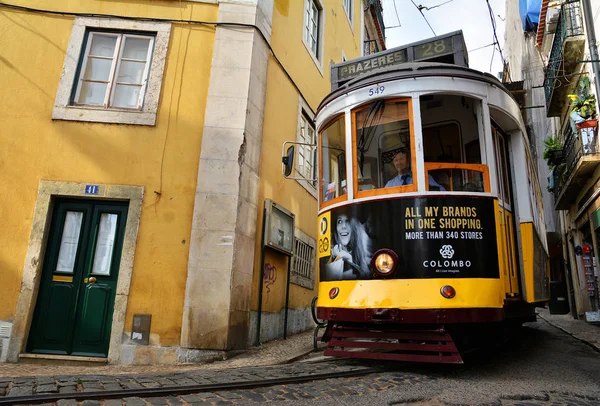 Lisboa Portugal Octubre 2017 Vista Calle Con Famoso Antiguo Tranvía — Foto de Stock