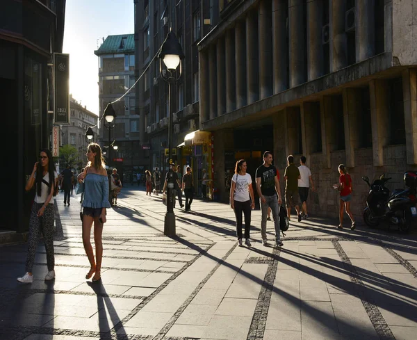 Belgrad, Sırbistan-13 Temmuz 2017. Knez Mihailova Caddesi veya Prince Michael Street, Belgrad kentinin en eski Caddesi ve ünlü turistler cazibe biri.