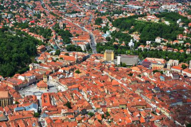 Tampa dağ, Transylvania, Romanya eski şehir Brasov görünümü 