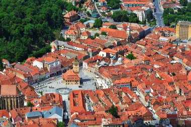 Tampa dağ, Transylvania, Romanya eski şehir Brasov görünümü 