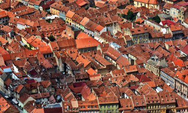 Tampa dağ, Transylvania, Romanya eski şehir Brasov görünümü 