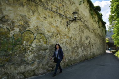 Brasov, Romanya-Mayıs 2018. Duvarlardan sonra, Brasov eski kent Ortaçağ kalıntıları, Romanya.