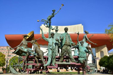 Bükreş, Romanya - 13 Eylül 2017. Ioan Bolborea'nın Bucuresti Ulusal Tiyatrosu önünde yaptığı 