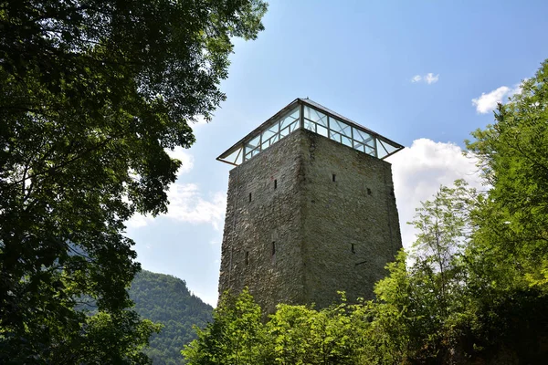 Duvarlar sonra siyah kule parçası, Brasov eski kent Ortaçağ kalıntıları, Romanya.