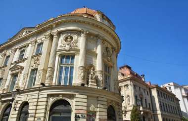 Bükreş, Romanya - 13 Eylül 2017. Romanya'nın başkenti Bükreş'in eski kentinde eski mimarigörünümü. Stavropoleos Caddesi. 