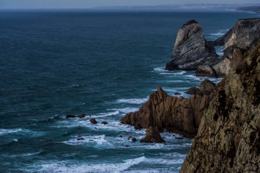 Guincho Beach, kıta Avrupa, Lizbon bölgesi, Portekiz en batıdaki nokta yakınındaki Cape Cabo da Roca üzerinden günbatımı 