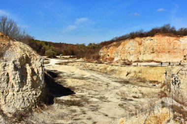Baneasa, Köstence, Romanya - 4 Kasım 2018. Dobrogea arazisinde taş ocağı, Romanya