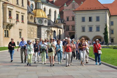 Krakow, Polonya - 2 Eylül 2016. Wawel Royal Castle, Krakow, Polonya en iyi cazibe turist. 