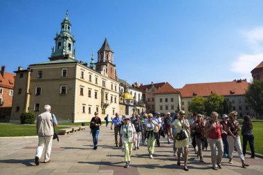 Krakow, Polonya - 2 Eylül 2016. Wawel Royal Castle, Krakow, Polonya en iyi cazibe turist. 