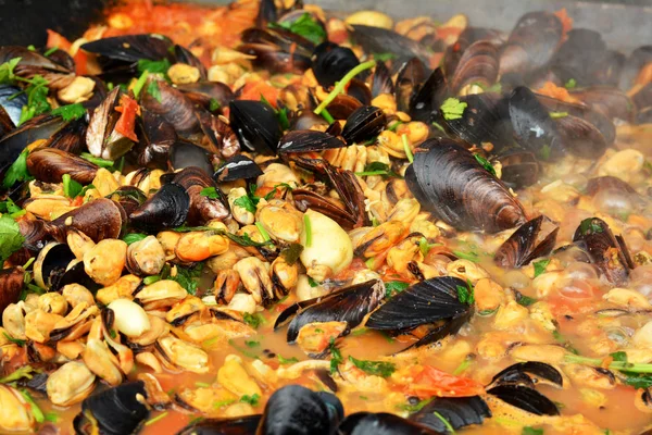 Cozinhar Macarrão Com Mexilhões Casca — Fotografia de Stock