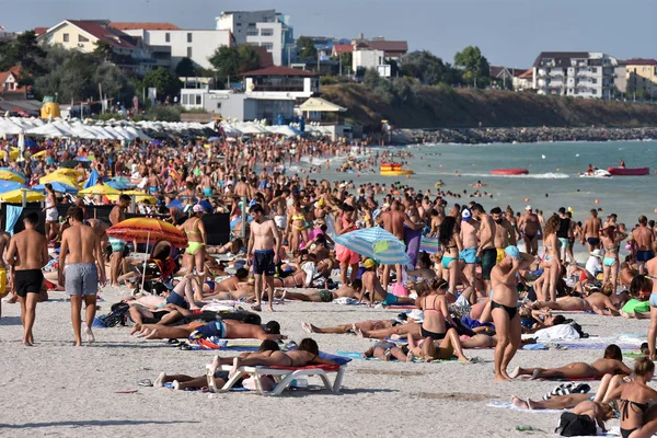 Costinesti Romania August 2018 Crowd Tourists Shore Black Sea Costinesti — Stock Photo, Image