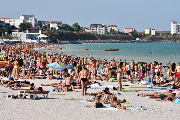 Costinesti Roménia Agosto 2018 Multidão Turistas Costa Mar Negro Resort — Fotografia de Stock