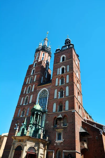 Krakow Polen September 2016 Saint Marys Church Och Rynek Glowny Royaltyfria Stockbilder