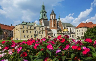 Krakow, Polonya - 2 Eylül 2016. Wawel Kalesi ve antik duvarlar, Krakow, Polonya en iyi cazibe.