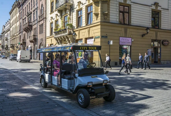 Krakow Polen September 2016 Gatuvy Med Cykelparkering Krakow Polen — Stockfoto