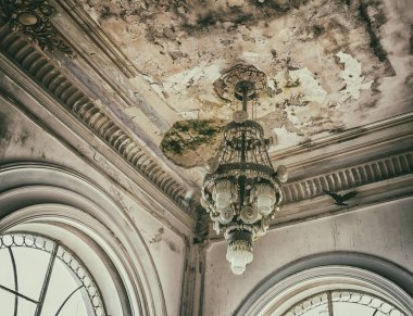 Köstence, Romanya - 10 Haziran 2017.Dünya art nouveau günü terk edilmiş Casino binası içinde ziyaret, Köstence Karadeniz'in harika bir manzarası ile görkemli mimarisi,Romanya.Duvar detay. 