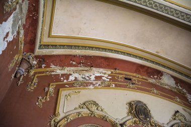 Köstence, Romanya - 10 Haziran 2017.Dünya art nouveau günü terk edilmiş Casino binası içinde ziyaret, Köstence Karadeniz'in harika bir manzarası ile görkemli mimarisi,Romanya.Duvar detay. 