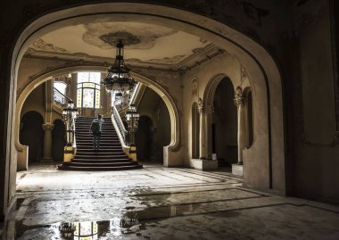 Köstence, Romanya - 10 Haziran 2017.Dünya art nouveau günü terk edilmiş Casino binası içinde ziyaret, Köstence Karadeniz'in harika bir manzarası ile görkemli mimarisi,Romanya.Duvar detay. 