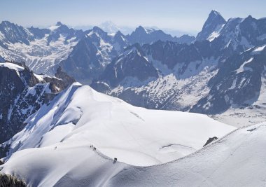 Aiguille du Midi 'de sakin bir sabah manzarası - 3.842 m, Mont Blanc' ta dağ, Fransız Alpleri.. 