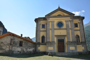 Fenestrelle, Torino, İtalya - 22 Temmuz 2017. Fenestrelle Fort Avrupa'nın en büyük alp tahkimatı. Eski kilise. 