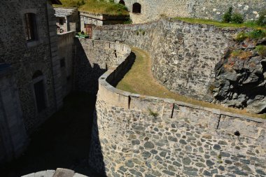 Fenestrelle, Torino, İtalya - 22 Temmuz 2017. Fenestrelle Fort Avrupa'nın en büyük alp tahkimatı. Eski kilise. 